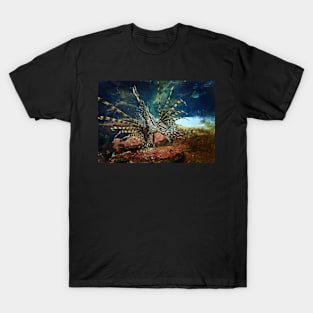 THE LION FISH IN ALL IT'S GLORY ON THE REEF DESIGN T-Shirt